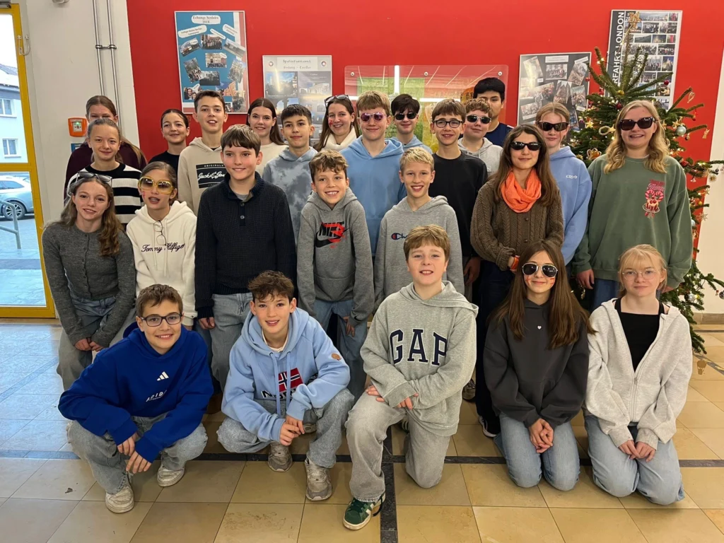 Brillensammelaktion: G7c sammelt rund 2000 Brillen und erinnert an 77 Jahre Menschenrechte GSD 4Iqd1Q0T2CQHgWVxv89z3KZk3