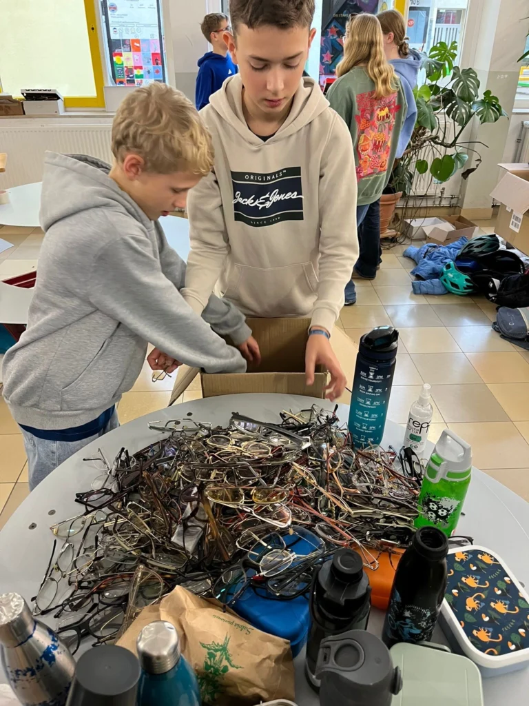 Brillensammelaktion: G7c sammelt rund 2000 Brillen und erinnert an 77 Jahre Menschenrechte GSD 8YhuFB6UfwAdabh1cxU0xK4uV