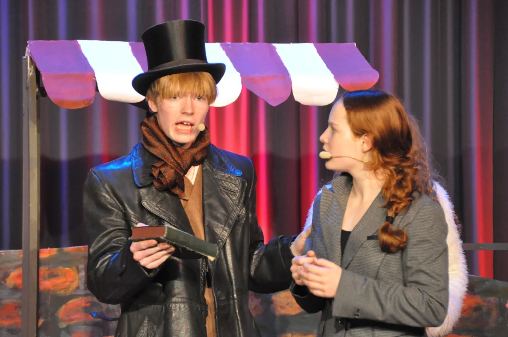 Standing Ovations für „Oliver!“: Erfolgreiche Musicalreihe an der Goetheschule endet mit emotionalem Finale GSD BY00qUaBbDEOdgJ8lXJwmP4xn