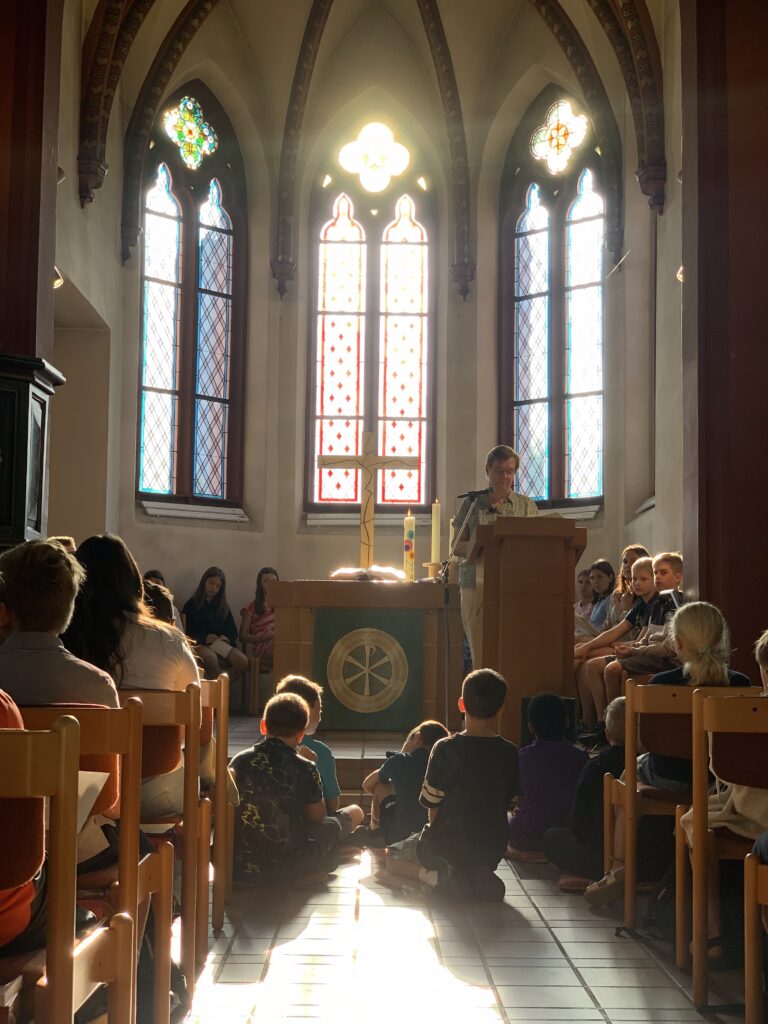 „Du bist wertvoll“ – Ökumenischer Einschulungsgottesdienst zum neuen Schuljahr GSD 6TlG3LY6QOWxGDGunCmnaozRY