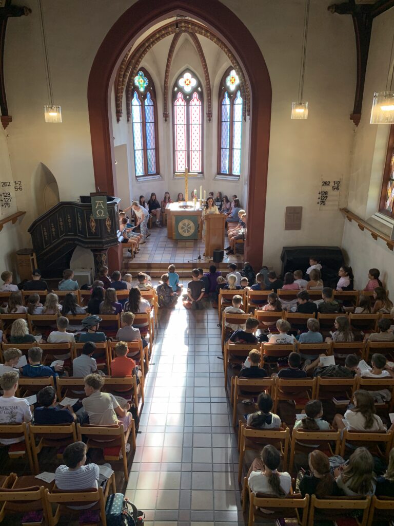 „Du bist wertvoll“ – Ökumenischer Einschulungsgottesdienst zum neuen Schuljahr GSD jr2bPRkT9ZOBHErRMKfiDVaaF