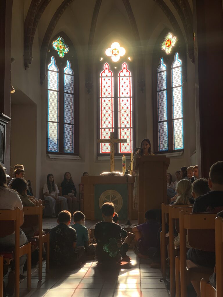 „Du bist wertvoll“ – Ökumenischer Einschulungsgottesdienst zum neuen Schuljahr GSD oqsVcntcxcwCMlOnO4BF4zQIR